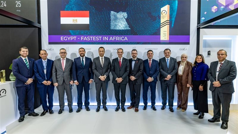 عمرو طلعت وزير الاتصالات وتكنولوجيا المعلومات 