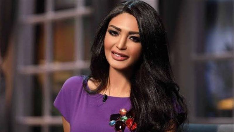 الإعلامية سالي عبد السلام