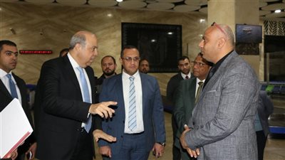 وزير الطيران المدني يتفقد مطار سفنكس استعدادا لافتتاح المتحف المصري الكبير