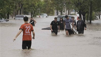 عشرات القتلى في فيضانات مدمرة بجنوب الأرجنتين (فيديو)