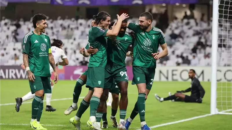لاعبو الأهلي السعودي