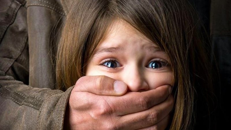 اعتداء ذئبان بشريان على طفلة فى عمر الزهور 