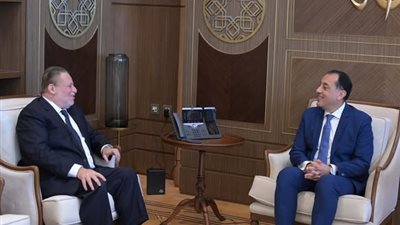 رئيس الوزراء يلتقي محافظ البنك المركزي ويشدد على  إتاحة الموارد الدولارية