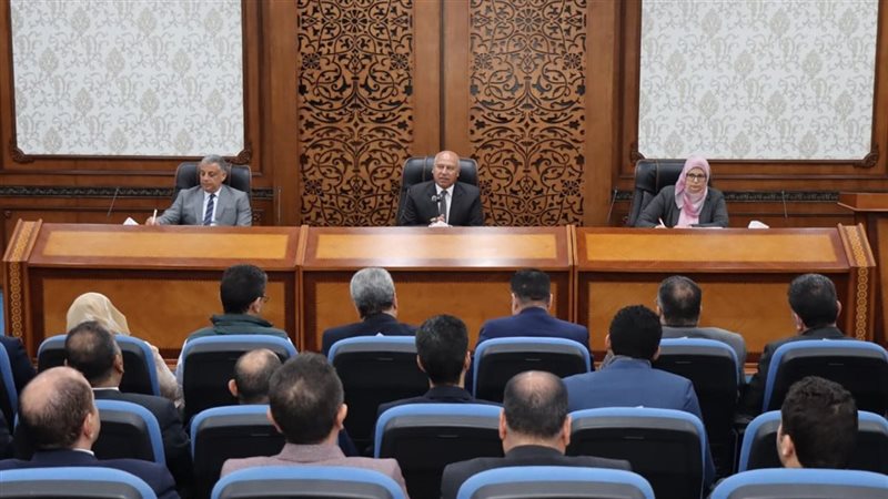 وزير الصناعة خلال لقاء المستثمرين