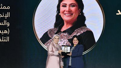 السيدة انتصار السيسي تُكرم مجموعة من السيدات الملهمات