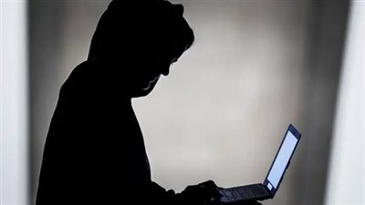 عالم افتراضي مُرعب.. اللواء الشرقاوي يكشف أساليب مجرمي الإنترنت لاستغلال الصغار |خاص