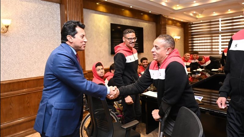 وزير الشباب والرياضة