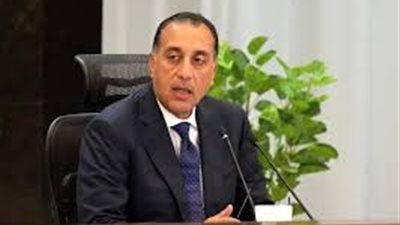 رئيس الوزراء يؤكد متابعة الجهود الحكومية المتعلقة بملف تحلية مياه البحر