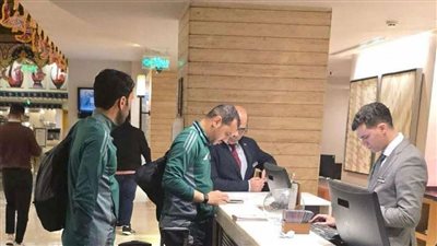 وصول حكم سعودي إلى القاهرة لإدارة مباراة القمة (صورة)