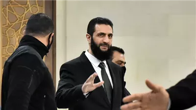 قلادة رمزية من الساحل السوري إلى أحمد الشرع.. ما القصة؟