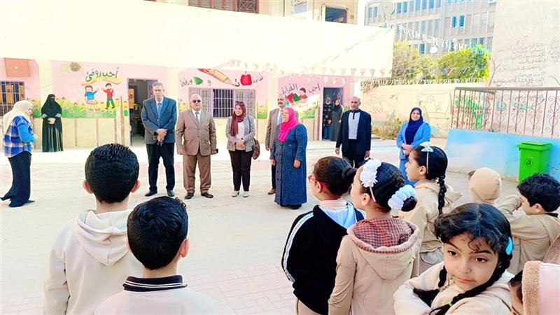 وكيل وزارة التعليم اثناء جولاته بالمدارس