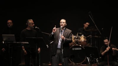 وائل الفشني يتألق في أمسية رمضانية على المسرح المكشوف
