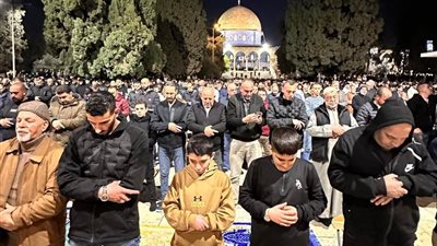 65 ألف مصل يؤدون صلاتي العشاء والتراويح في المسجد الأقصى