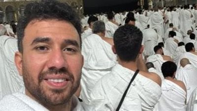 تريزيجيه يؤدي مناسك العمرة قبل الانضمام لمنتخب مصر في معسكر مارس