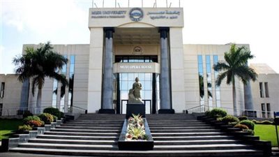 إبداعات لطلاب جامعة حلوان التكنولوجية الدولية بمشروعات ملابس