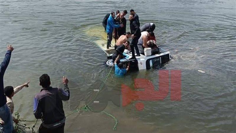 سقوط ميكروباص ترعة الإسماعيلية