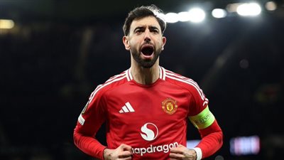 «هاتريك» فيرنانديز يقود مانشستر يونايتد لتخطي عقبة ريال سوسيداد (فيديو)