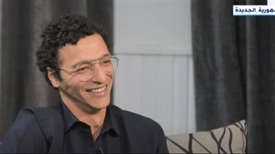 علي السبع: مسلسل أثينا كشفلي عالم الذكاء الاصطناعي المرعب