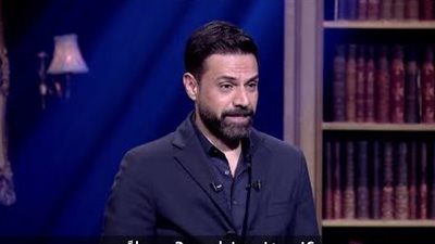 أمير طعيمة: أكرم حسني ممثل وكاتب مبدع وجن على المسرح
