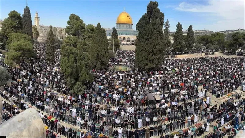 صلاة الجمعة من المسجد الأقصى