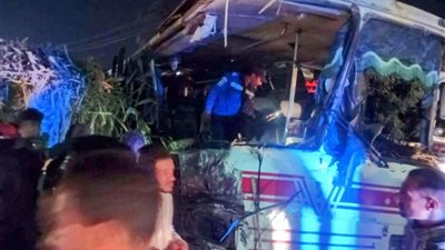 النيابة تحقق في حادث تصادم أتوبيس بجرار زراعي بقنا 