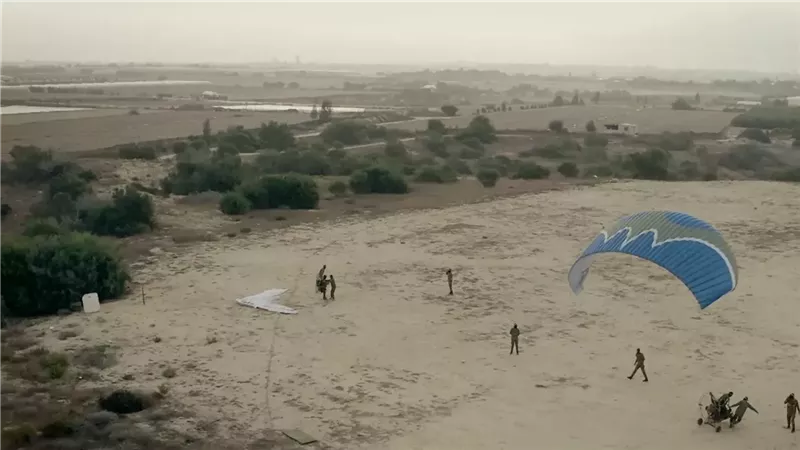 عبور عناصر حماس بالمظلات