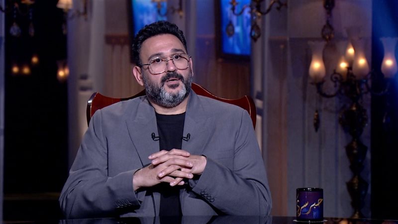 الفنان أكرم حسني
