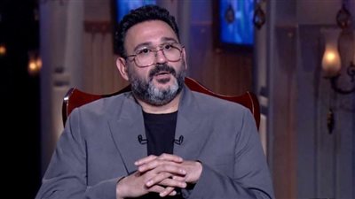 أكرم حسني : الحياة معقدة وصعبة وأتابع مع طبيب نفسي لمواجهة الضغوط