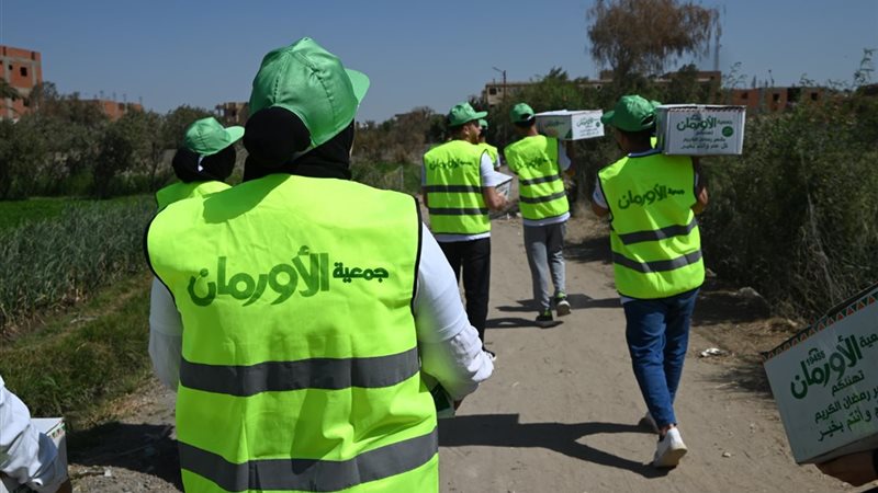 جمعية الأورمان توزع كراتين غذائية على المحافظات 