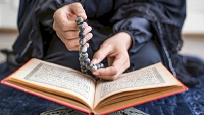 ما فضل التسبيح بعد الصلاة؟.. أمين الفتوى يجيب (فيديو)