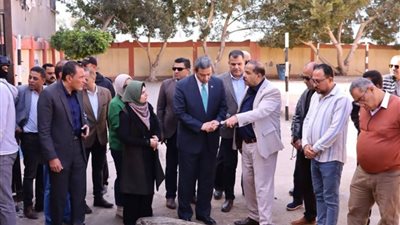 محافظ دمياط يوجه برصف الشارع المؤدي لمدرسة بكفر شحاتة