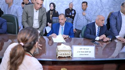 محافظ سوهاج يعقد لقاء جماهيري أسبوعي لبحث مطالب المواطنين وحل مشكلاتهم