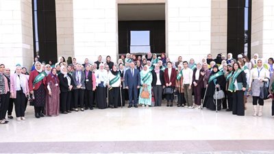 تكريم 52 سيدة من الأمهات المثاليات في وزارتي النقل والصناعة