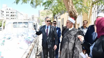 محافظ الفيوم يتفقد قافلة المواد الغذائية للأسر الأولى بالرعاية