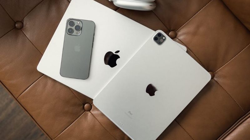 آيفون وآيباد