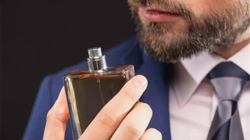  وضع العطور أو شمها أثناء الصيام 