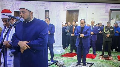 الرئيس السيسي يؤدي صلاة فجر اليوم في مسجد السيدة نفيسة