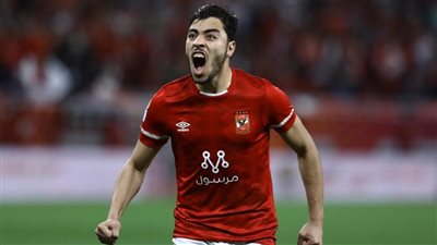 الأهلي يقترب من استعادة أكرم توفيق بعد تقدم المفاوضات