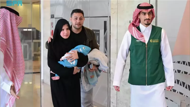 وصول التوأم الملتصق للسعودية 