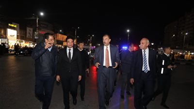 محافظ سوهاج يتفقد بدء أعمال إضفاء الهوية البصرية بميدان الثقافة
