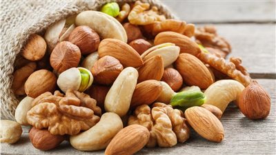 هل توفر المكسرات احتياجات الجسم من فيتامين ب12؟(فيديو)
