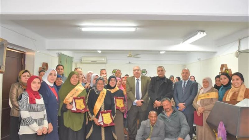 تكريم الأم المثالية بكلية تجارة طنطا 