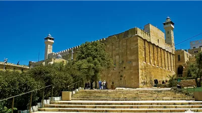 وزير الأوقاف الفلسطيني: الاحتلال يرفض تسليم الحرم الإبراهيمي كاملًا في ليلة القدر