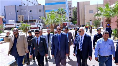 استعدادا للعيد.. محافظ سوهاج يتفقد سير العمل بمحطة مياه غرب
