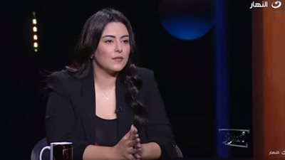 نهى عابدين: والدتي مش موجودة معايا وحياتنا مختلفة عن بعض