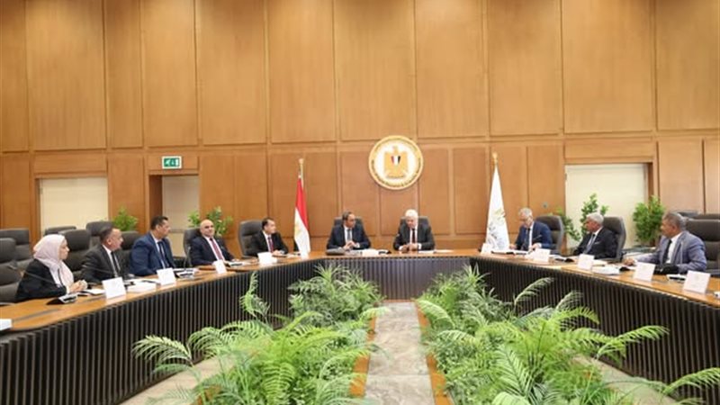 خلال الاجتماع 