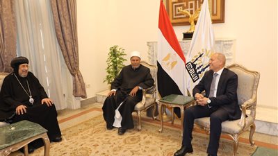 محافظ القاهرة يستقبل بمكتبه ديوان عام المحافظة وفد بيت العائلة المصرية