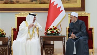 ملك البحرين يطمئن هاتفيا على صحة شيخ الأزهر ويدعو له بالشفاء العاجل