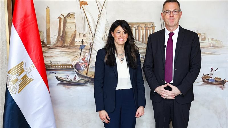 وزيرة التخطيط والتعاون الدولي ونائب مؤسسة التمويل الدولية