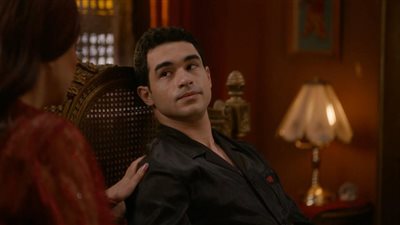 هل ندم يوسف عمر على زواجه من غادة عبد الرازق في «شباب امرأة»؟